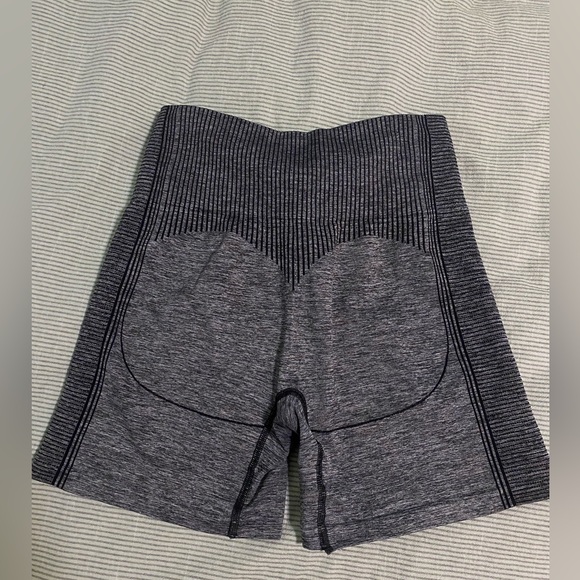Gymshark black/grey Apex shorts. Size small - Picture 3 of 3